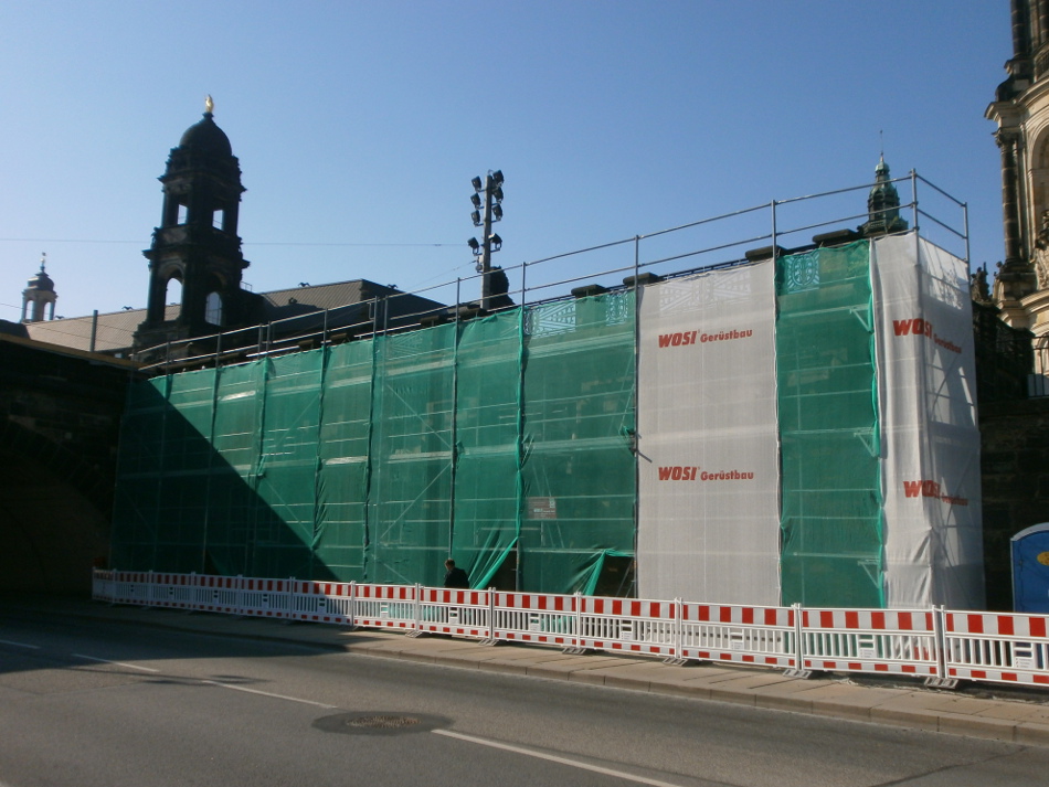 Fassadengerüst mit Staubschutznetz