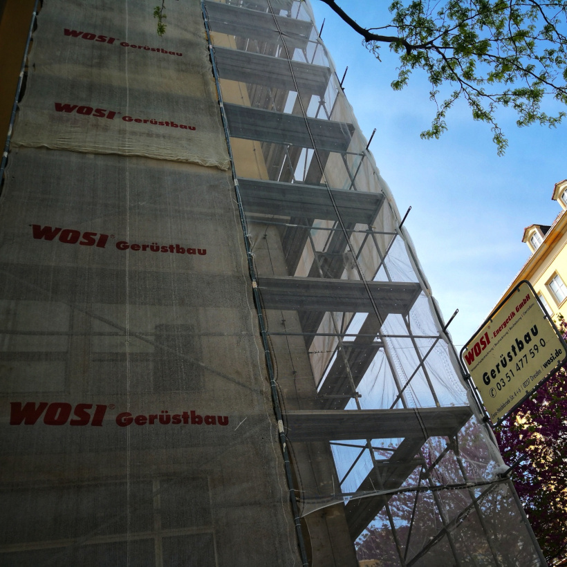 Arbeits- und Schutzgerüst auf der Wilsdruffer Straße in Dresden