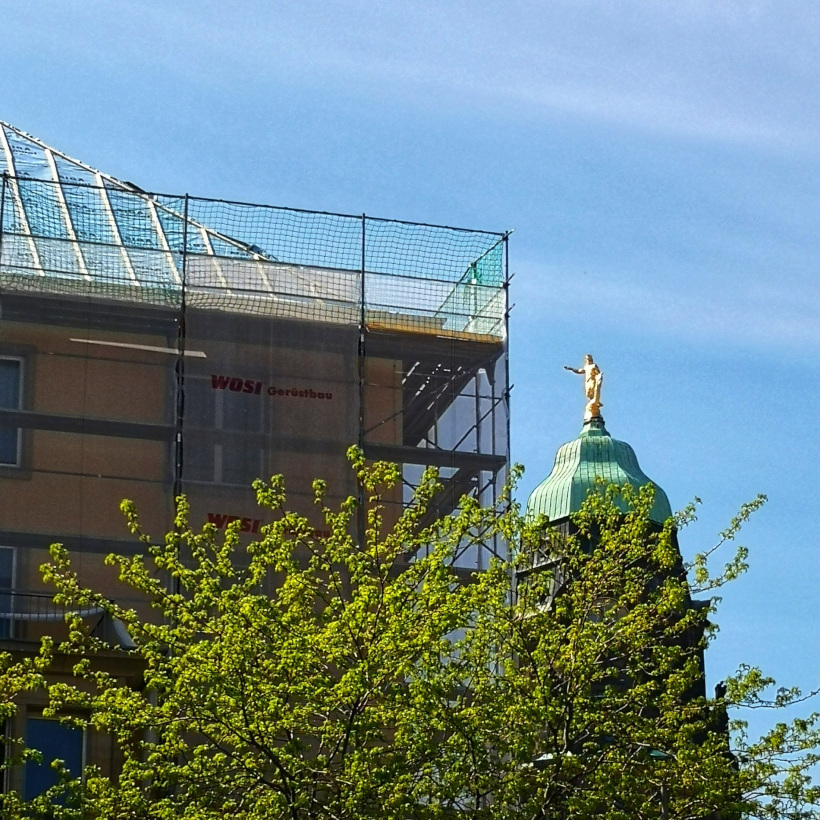 Arbeits- und Schutzgerüst auf der Wilsdruffer Straße in Dresden